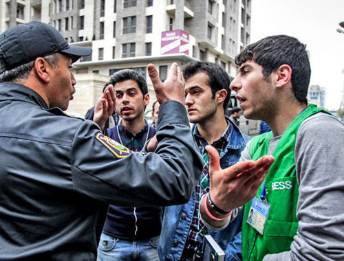 Police dispersing participants of the rally in support of Nida activists gathered near the court. Baku, May 1, 2014. Photo by Aziz Karimov for the ‘Caucasian Knot’.	