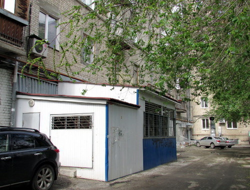 Ventilation extension, built under the windows of The Chicherov’s apartment. Volgograd, May 7, 2014. Photo by Vyacheslav Yaschenko for the ‘Caucasian Knot’. 