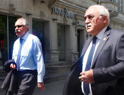 Director of "Turan" News Agency Mekhman Aliev and  leader of "Musavat" Party Isa Gambar after the meeting with French President Francois Hollande. Baku, May 12, 2014. Photo: TURAN  