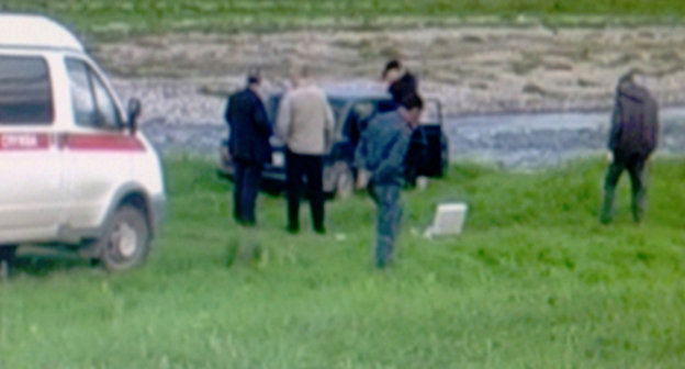 Policeman murder site near the Sunzha River, village of Plievo. Ingushetia, Nazran District, May 13, 2014. Photo by press-service of MIA for Ingushetia.