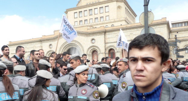 Rally against accumulative pension system organised by DEM.AM initiative. Yerevan, April 9, 2014. Photo by Armine Martirosyan for the ‘Caucasian Knot’.