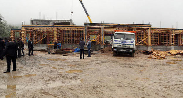 Officials inspecting the construction of the ‘Alkun-Targim’ road in Ingushetia, April 27, 2014. Photo by press-service of the Ingushetia leadership, http://www.ingushetia.ru 