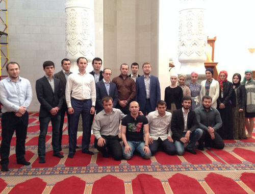 Scholarship holders from Northern Caucasus Republics at the meeting with Moscow Mufti Ildar Alyautdinov in the Memorial Mosque at Poklonnaya Gora, Moscow, May 14, 2014. Photo by Ibragim Temirov for the ‘Caucasian Knot’. 