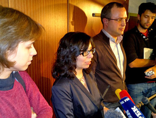 Vera Politkovskaya, Anna Stavitskaya and Ilya Politkovsky (to the right). Moscow, December 14, 2-12. Photo by the "Caucasian Knot" correspondent