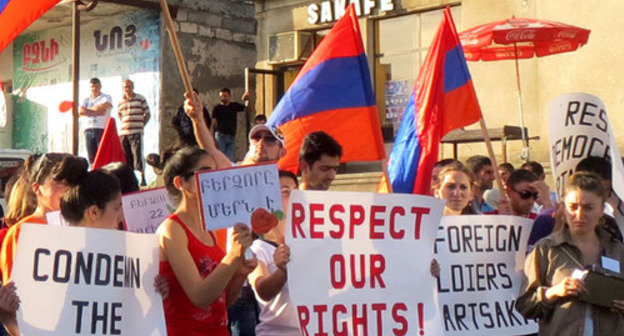 Protest action of the residents of the Kashatag District on the day of the visit of the Co-Chairs of the OSCE Minsk Group. Nagorno-Karabakh, Berdzor, May 17, 2014. Photo by Alvard Grigoryan for the "Caucasian Knot"