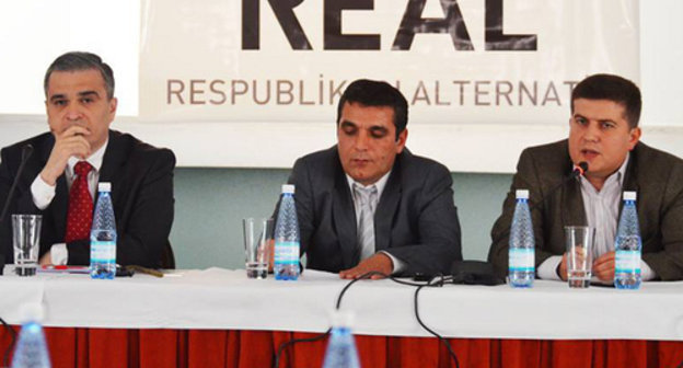 Members of the public movement "Republican Alternative" (ReAl). To the left - leader of the public movement Ilgar Mamedov, to the right – Executive Secretary of ReAL Natig Jafarli. Baku, 2013. Photo: http://www.facebook.com/natig.jafarli 