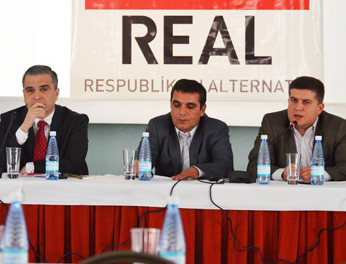 Members of the public movement "Republican Alternative" (ReAl). To the left - leader of the public movement Ilgar Mamedov, to the right – Executive Secretary of ReAL Natig Jafarli. Baku, 2013. Photo: http://www.facebook.com/natig.jafarli 