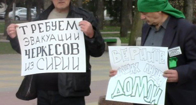 Circassian activists Aslan Shazzo (to the right) and Khazrail Khanakhok. Maikop, December 2012. Photo: http://hekupse.livejournal.com/38243.html