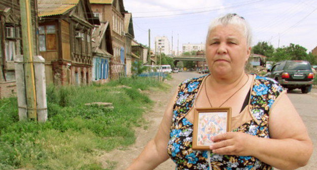 Valentina Kravets, who lives in the house No. 51 in Moskovskaya Street in Astrakhan said that after the fire of March 25, her house was recognized a dilapidated house. However, the city administration has not yet informed her whether she will be granted a new or temporary housing. Astrakhan, May 28, 2014. Photo by Vyachaslav Yaschenko for the ‘Caucasian Knot’. 