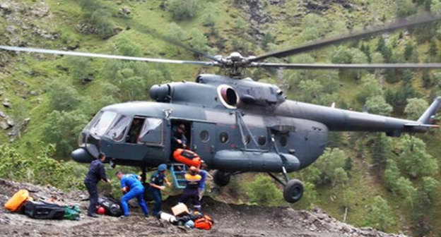 The Ministry of Emergency representatives at the place of the incident. Dagestan, June 2014. Photo by the press service of the Ministry of Emergency of the Republic of Dagestan, http://www.05.mchs.gov.ru/