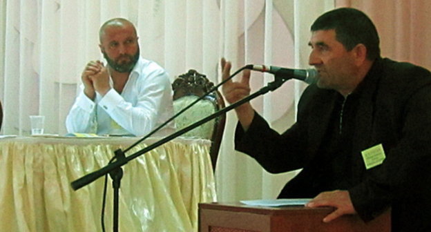 Kazikhan Kurbanov, a member of the anti-corruption council of the Tabasaran District, makes a speech at the "Extraordinary Congress of Dagestani Nations". Makhachkala, May 31, 2014. Photo by Idris Yusupov