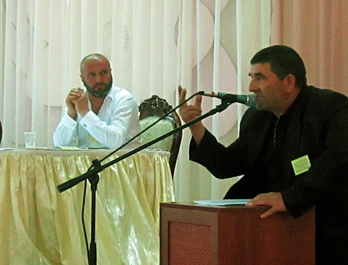 Kazikhan Kurbanov, a member of the anti-corruption council of the Tabasaran District, makes a speech at the "Extraordinary Congress of Dagestani Nations". Makhachkala, May 31, 2014. Photo by Idris Yusupov