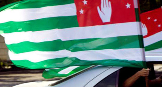 Flag of the Republic of Abkhazia. Photo: Yuri Timofeyev (RFE/RL)