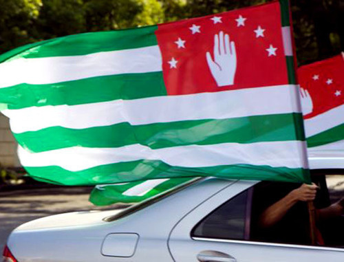 Flag of the Republic of Abkhazia. Photo: Yuri Timofeyev (RFE/RL)