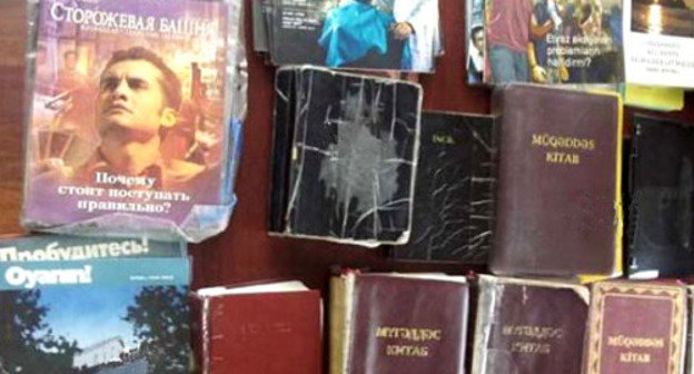 Literature of Jehovah's Witnesses. Photo http://haqqin.az/