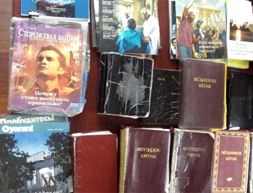 Literature of Jehovah's Witnesses. Photo http://haqqin.az/