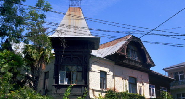 Monument of history and architecture - "Uspensky's House" in Teatralnaya Street. Sochi, June 2014. Photo by Svetlana Kravchenko for the ‘Caucasian Knot’. 