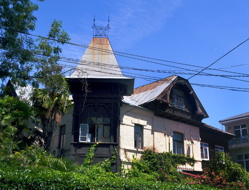 Monument of history and architecture - "Uspensky's House" in Teatralnaya Street. Sochi, June 2014. Photo by Svetlana Kravchenko for the ‘Caucasian Knot’. 