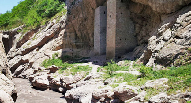 The Argun river and medieval rock towers. The village of Ushkaloy, Itum-Kalin District. October 2013. Photo by Magomed Magomedov for the "Caucasian Knot"