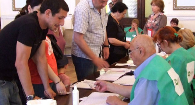 Voting in the 7th electoral precinct of Chugureti. Tbilisi, June 15, 2014. Photo by Edita Badasyan for the "Caucasian Knot"