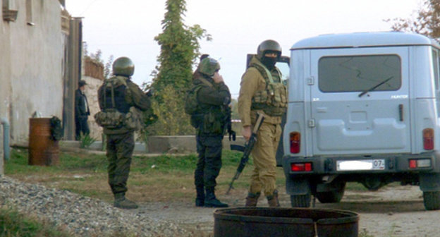 Law enforcers in Dugulubgey village, Baksan District, Kabardino-Balkaria. Photo from MIA press-service archive, 07.mvd.ru