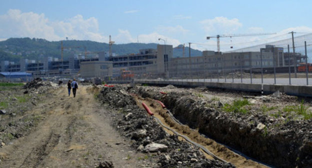 Cable-laying to the Olympic palaces. Sochi, summer 2013. Photo by Svetlana Kravchenko for the "Caucasian Knot"