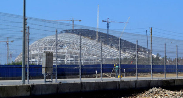 Construction of the Fisht Olympic stadium. Sochi, summer 2013. Photo by Svetlana Kravchenko for the "Caucasian Knot"