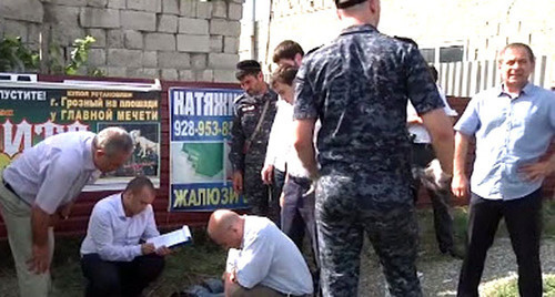 Law enforcers at the place of the killing of the accused of murder of the policeman. Grozny, July 3, 2014. Screenshot of a video of the press service of the Ministry of Internal Affairs (MIA) of Chechnya