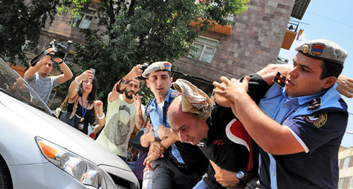 A protest action against price hike on electricity. Yerevan, June 23, 2014. Photo: Narek Ateksanyan, http://hetq.am/