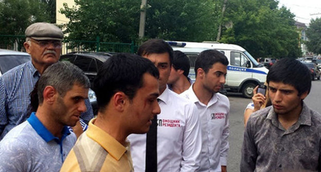 Activists of the movement "I'm President's Assistant". Makhachkala, July 3, 2014. Photo http://www.riadagestan.ru/