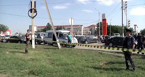 Law enforcers at the place of the killing of the accused of the murder of the policeman. Grozny, July 3, 2014.  Screenshot of a video of the press service of the Ministry of Internal Affairs (MIA) of Chechnya