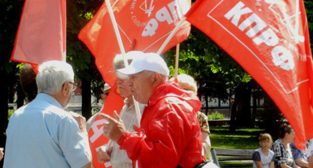 CPRF representatives at the action "June 12 is a day of the unfulfilled hopes". Volgograd, June 12, 2014. Photo by Tatyana Filimonova for the "Caucasian Knot"