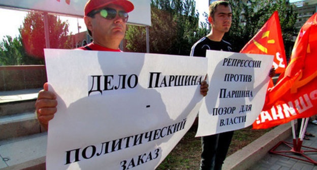 Rally in support of the First Secretary of the Stalingrad CPRF Committee Nikolai Parshin, who was stripped from his parliamentary immunity. Volzhsky, July 9, 2014. Photo by Vyacheslav Yaschenko for the ‘Caucasian Knot’. 