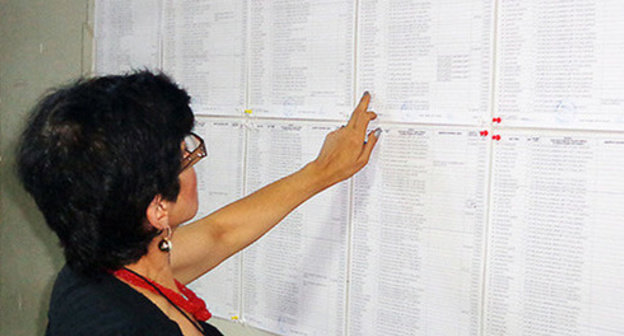 List of the voters at one of the polling stations in Chuguretsky voting precinct. Tbilisi, July 12, 2014. Photo by Inna Kukudzhanova for the "Caucasian Knot"