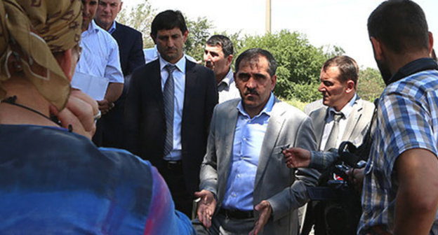 Meeting of Yunus-Bek Evkurov (in the centre) with refugees in Karabulak. Ingushetia, July 2, 2014. Photo by the press service of the leader of Ingushetia