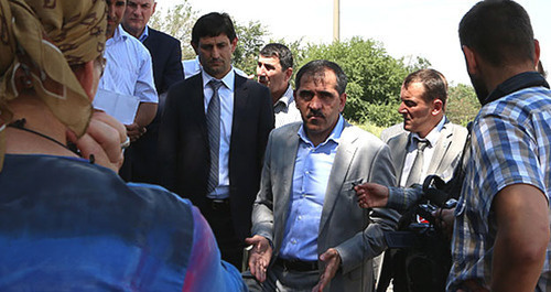 Meeting of Yunus-Bek Evkurov (in the centre) with refugees in Karabulak. Ingushetia, July 2, 2014. Photo by the press service of the leader of Ingushetia