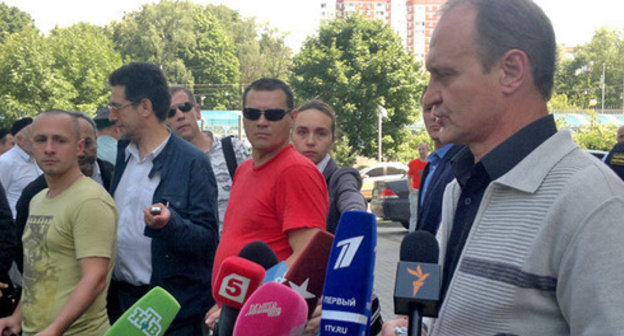 Vladimir Scherbakov, Yegor Scherbakov's father, gives interview to the journalists. Moscow, July 6, 2014. Photo by Yuliya Buslavskaya for the "Caucasian Knot"