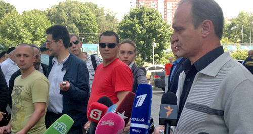 Vladimir Scherbakov, Yegor Scherbakov's father, gives interview to the journalists. Moscow, July 6, 2014. Photo by Yuliya Buslavskaya for the "Caucasian Knot"