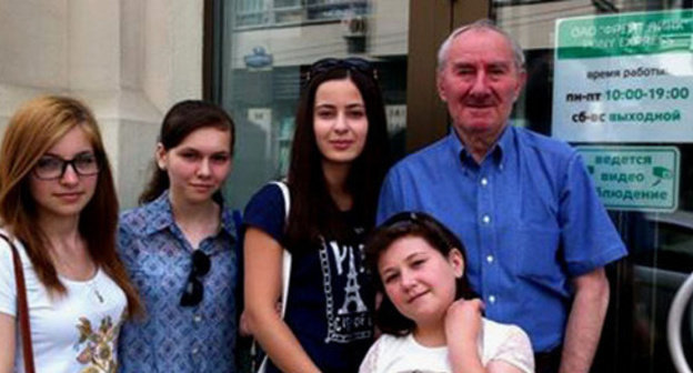 Lyuba Ozieva, Dali Kushtova, Khava Gorchkhanova, Roza Kartoeva and Alikhan Akhilgov, head of the NGO named "Help Foundation to Earlier Deported Nations" (from left to right). Photo by Tatiana Gantimurova for the ‘Caucasian Knot’. 