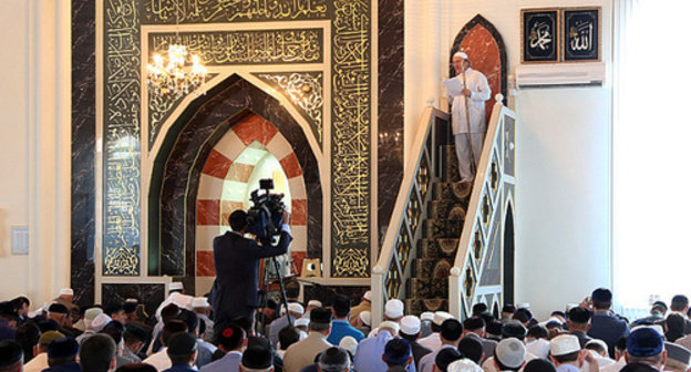 Festive prayers in connection with the end of the holy month of Ramadan held in the central mosque of Nazran on July 28, 2014. Photo by Adam Merzhoev, http://ingushetia.ru/