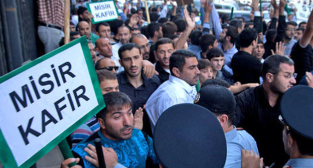 Protest action of the believers against ban on wearing hijabs at school. Baku, October 5, 2012. Photo by Aziz Karimov for the "Caucasian Knot"