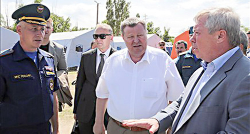 Governor Vasily Golubev and Vladimir Ustinov, plenipotentiary of the Russian President in the South Federal District, in a temporary accommodation centre in Donetsk region (Russia), July 14, 2014. Photo http://donland.ru/Default.aspx?pageid=119963&galleryId=998