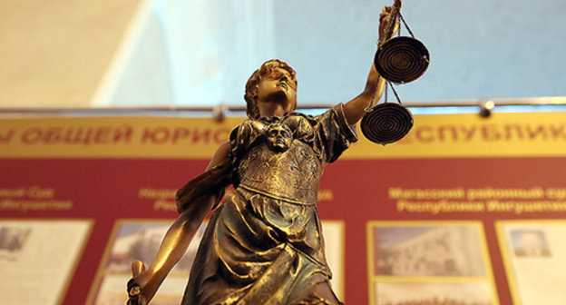 Sculpture of the justice goddess Themis. Photo: http://www.ingushetia.ru/photo/archives/021131.shtml