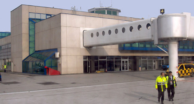 Terminal of the Sarajevo Airport. Photo: Danorton, https://ru.wikipedia.org/wiki/%D0%A1%D0%B0%D1%80%D0%B0%D0%B5%D0%B2%D0%BE_(%D0%B0%D1%8D%D1%80%D0%BE%D0%BF%D0%BE%D1%80%D1%82)#mediaviewer/%D0%A4%D0%B0%D0%B9%D0%BB:SarajevoAirport4.jpg