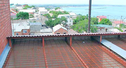 View on the city from the window of Makhachkala SIZO-1. Photo http://05.fsin.su/structure/cizo1/