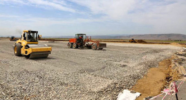 Repair works of the runways in the Makhachkala Airport. Photo: Government of the Republic of Dagestan http://e-dag.ru/