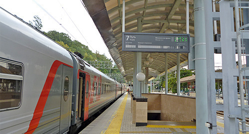 Platform at the railway station in Sochi, August 20, 2014. Photo by Svetlana Kravchenko for the "Caucasian Knot"