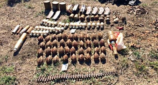 Hideout with a large amount of weapons. Photo http://nac.gov.ru/nakmessage/2014/07/31/v-dagestane-obnaruzhen-banditskii-tainik-s-bolshim-kolichestvom-boepripasov.html