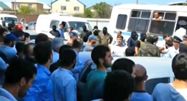 Detention of mosque-goers in Derbent, law enforcers in masks are seen at the distance shot. Photo: screenshot of a video by the "Caucasian Knot", http://www.youtube.com/watch?v=IHROnkYUH-0