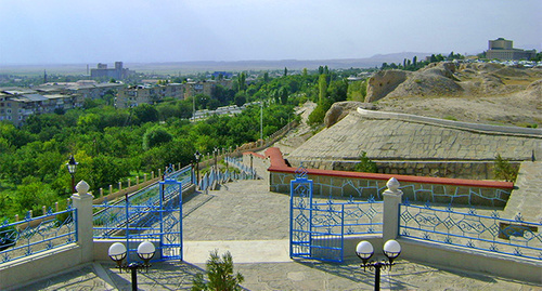 View of the Nakhichevan city from Noah's Mausoleum. Photo: The most ancient https://upload.wikimedia.org/wikipedia/commons/thumb/b/b9/View_from_the_grave_monument_of_the_prophet_Noah-4.JPG/800px-View_from_the_grave_monument_of_the_prophet_Noah-4.JPG